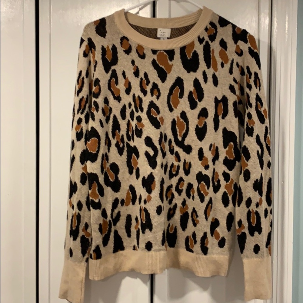 Leopard print sweater Women’s medium